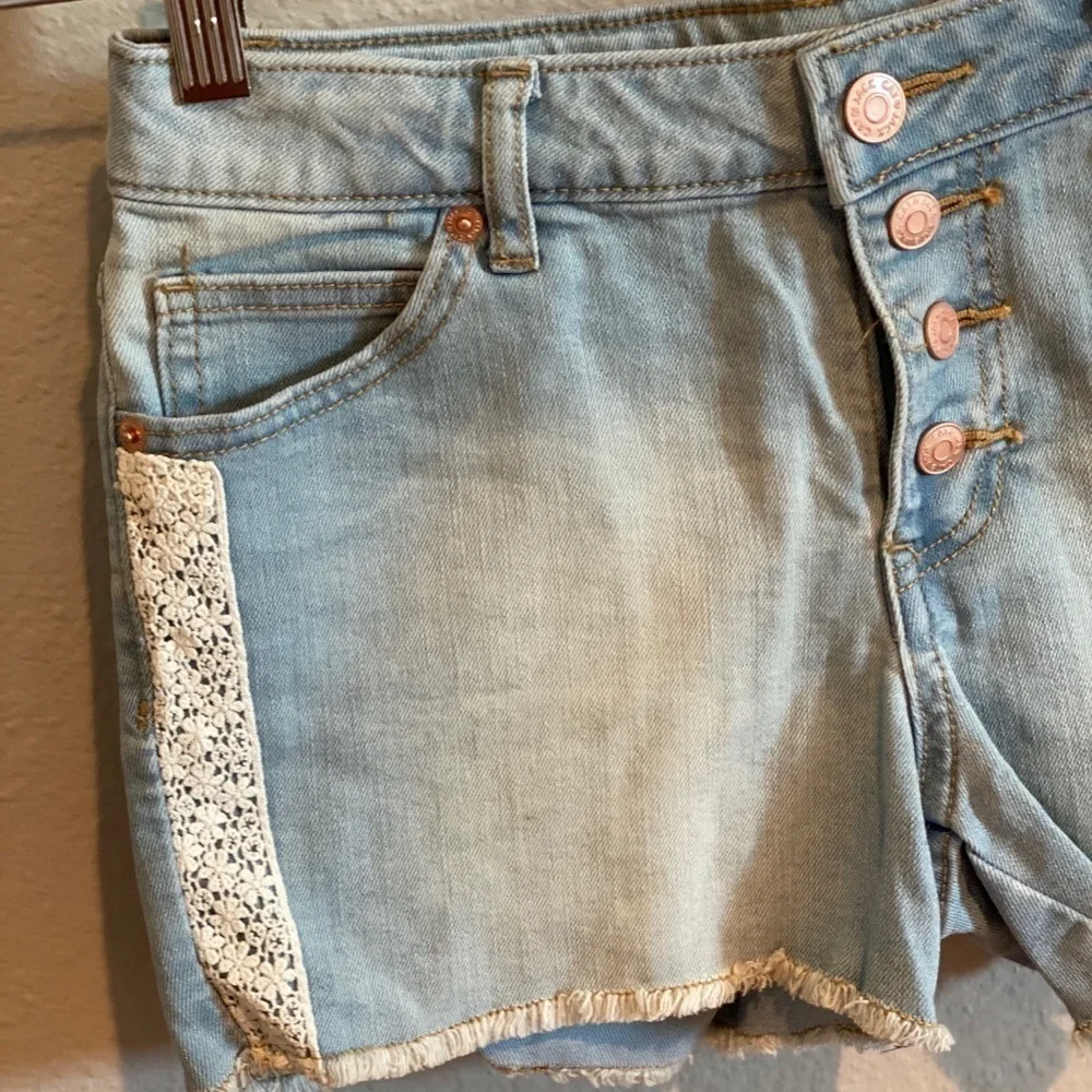 Cat & Jack Lace Trim Light Denim Stretch Shorts​​​​​​​​​